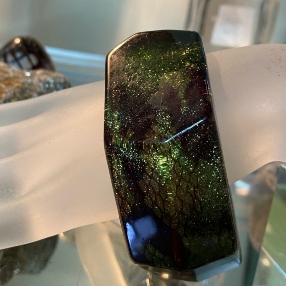 Vintage 90's Green Metallic Snakeskin Irresdescent Acrylic Bracelet